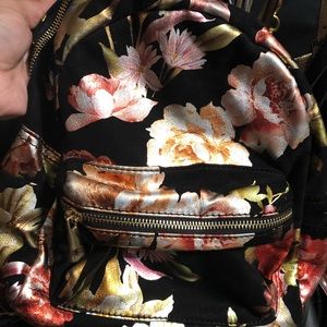 Gorgeous metallic floral print mini back pack in great condition